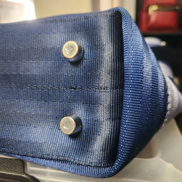 Harveys Seatbelt Seacycle Streamline Tote Denim + Navy EUC - Picture 4 of 7